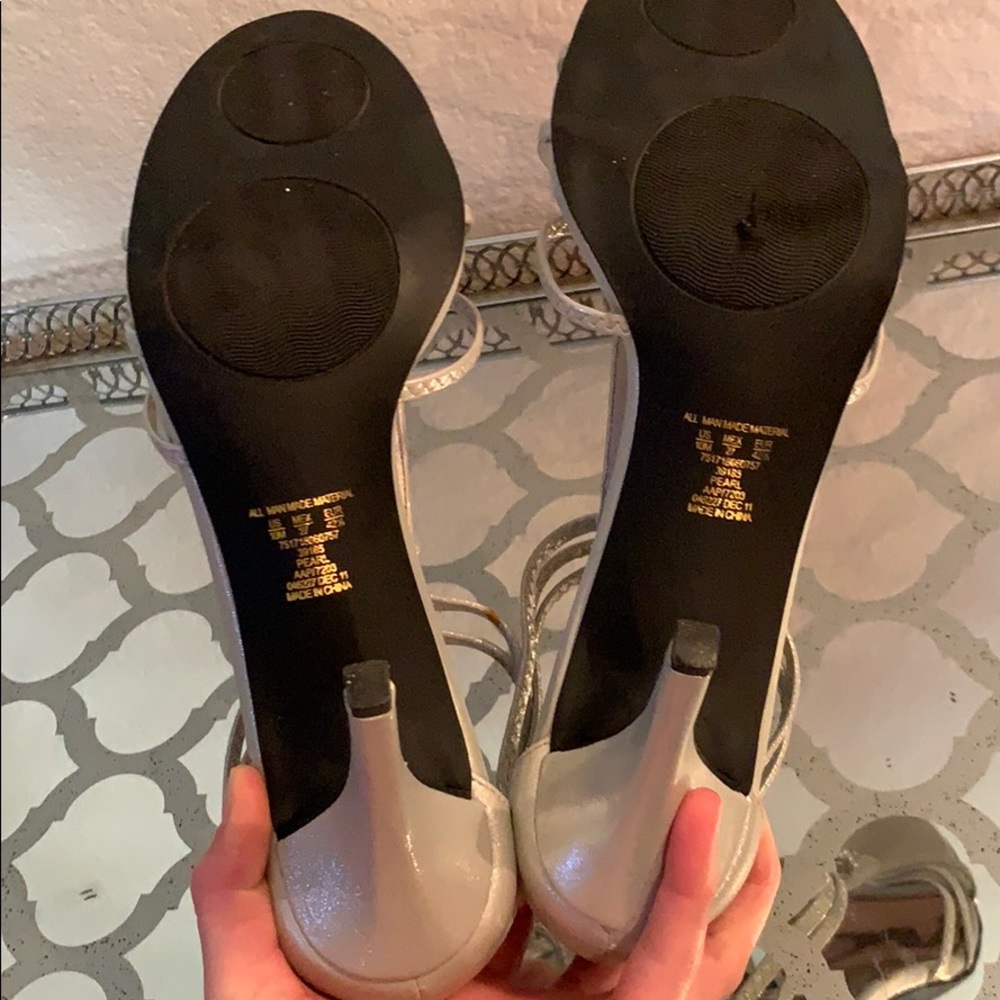 Metaphor silver heels. - Picture 4 of 5